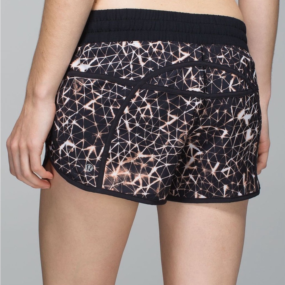 Lululemon Tracker Short III - 4 way Stretch Size 6